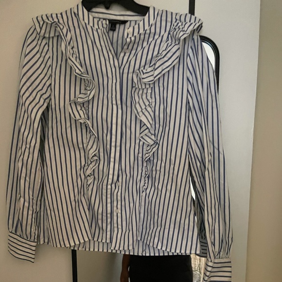 Ruffled front structures button down - Picture 3 of 3